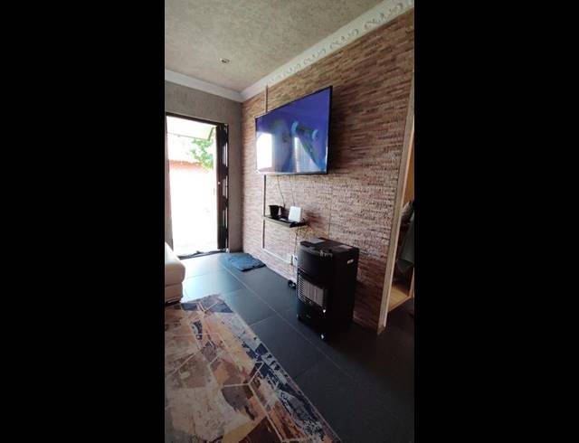 2 BEDROOM HOUSE FOR SALE IN PROTEA GLEN